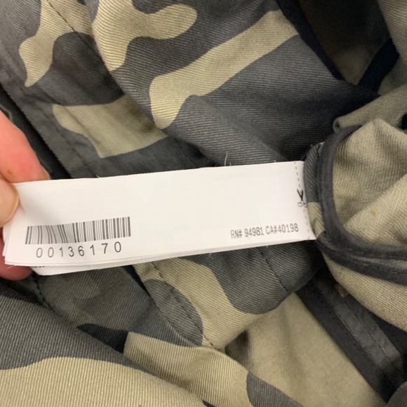 Forever 21 washed camo sweatshirt /hooded utility jacket, with zippered pockets - Picture 8 of 12